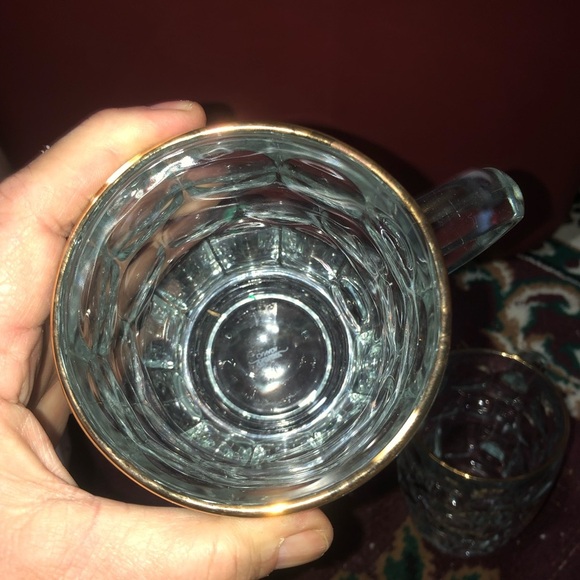 Two beer pint glasses with the Canadian emblem on them. No chips or cracks. - Picture 3 of 8